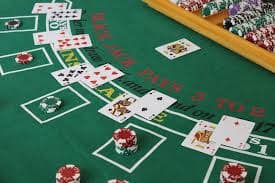 Betting layout and chip placement on European Roulette felt